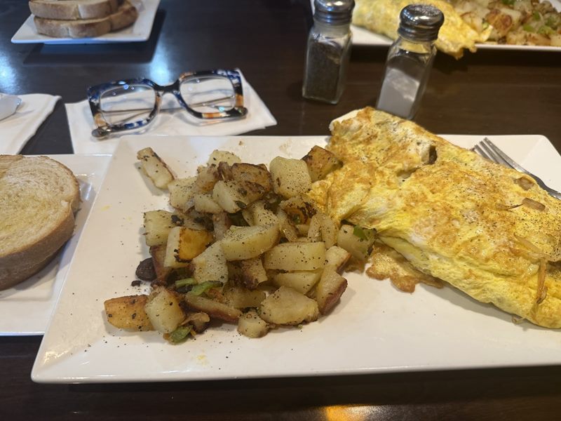 Motown Brunch House food
